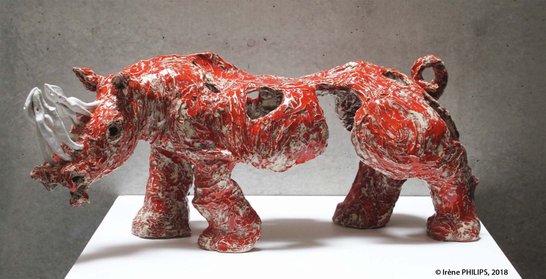 Irène Philips - BLOOD RHINO, Ceramic, white clay, red and white enamel, 30 x 70 cm, firing 1100°, 2018